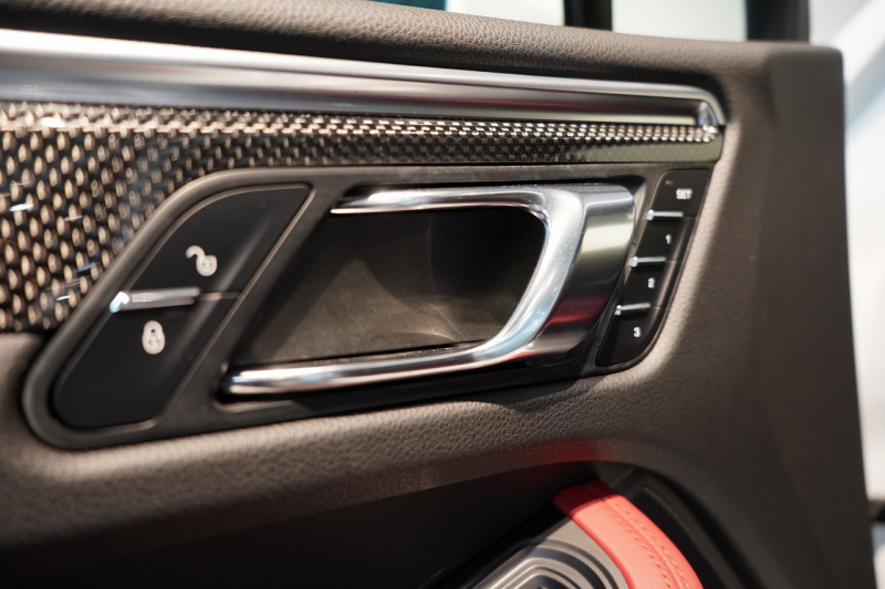 ポルシェ マカン Turbo PDK スポクロ 20インチRSスパイダー パノラマルーフ ACC レーンキープ 中古車 中古車