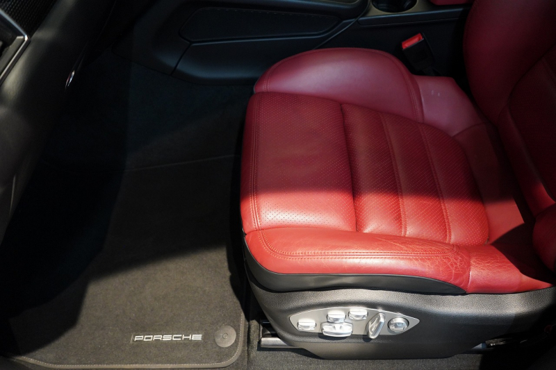 ポルシェ マカン Turbo PDK スポクロ 20インチRSスパイダー パノラマルーフ ACC レーンキープ 中古車 中古車