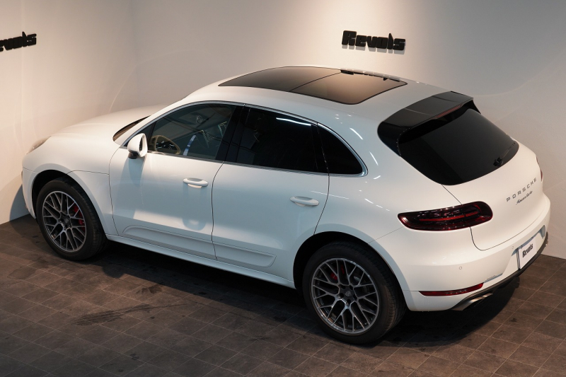 ポルシェ マカン Turbo PDK スポクロ 20インチRSスパイダー パノラマルーフ ACC レーンキープ 中古車 中古車