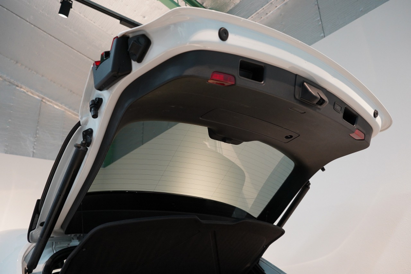 ポルシェ マカン Turbo PDK スポクロ 20インチRSスパイダー パノラマルーフ ACC レーンキープ 中古車 中古車