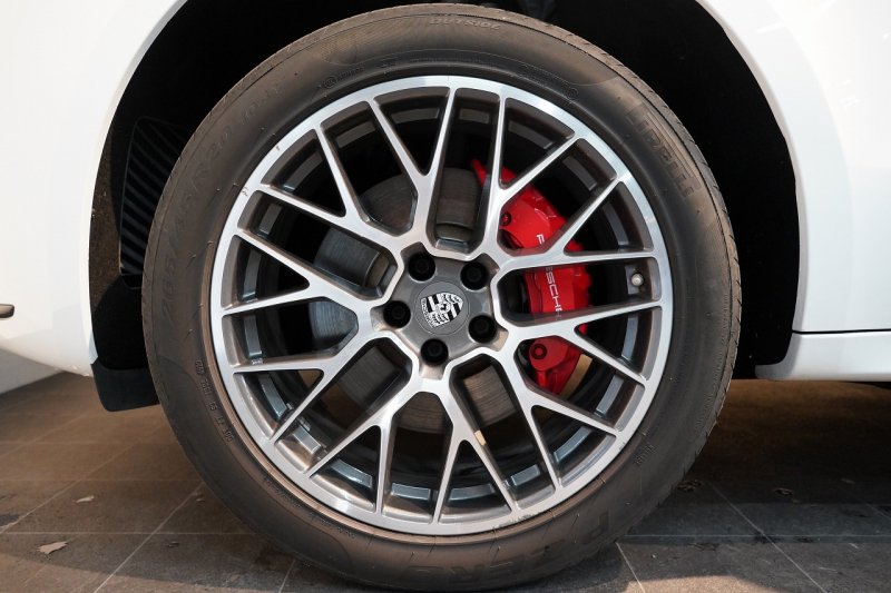 ポルシェ マカン Turbo PDK スポクロ 20インチRSスパイダー パノラマルーフ ACC レーンキープ 中古車 中古車