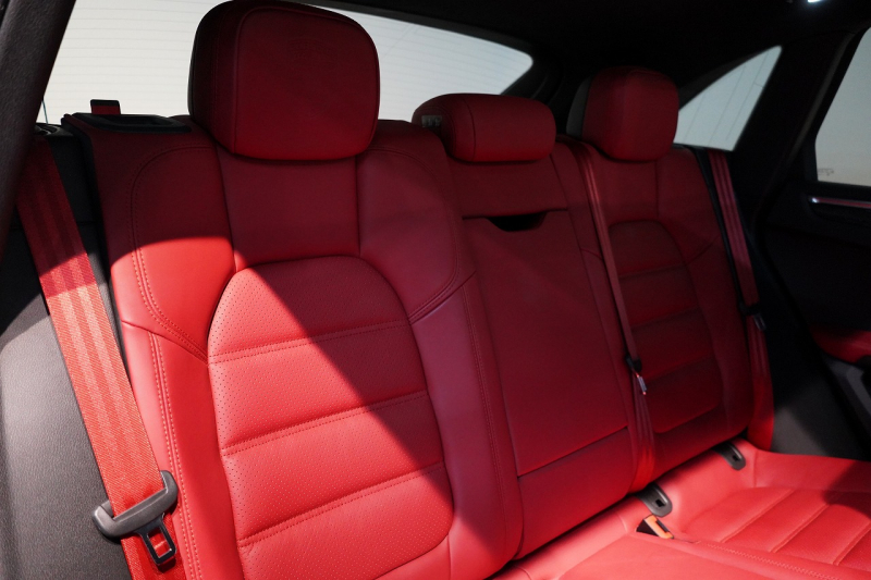 ポルシェ マカン Turbo PDK スポクロ 20インチRSスパイダー パノラマルーフ ACC レーンキープ 中古車 中古車