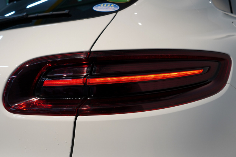 ポルシェ マカン Turbo PDK スポクロ 20インチRSスパイダー パノラマルーフ ACC レーンキープ 中古車 中古車