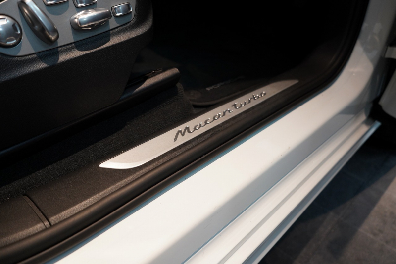 ポルシェ マカン Turbo PDK スポクロ 20インチRSスパイダー パノラマルーフ ACC レーンキープ 中古車 中古車