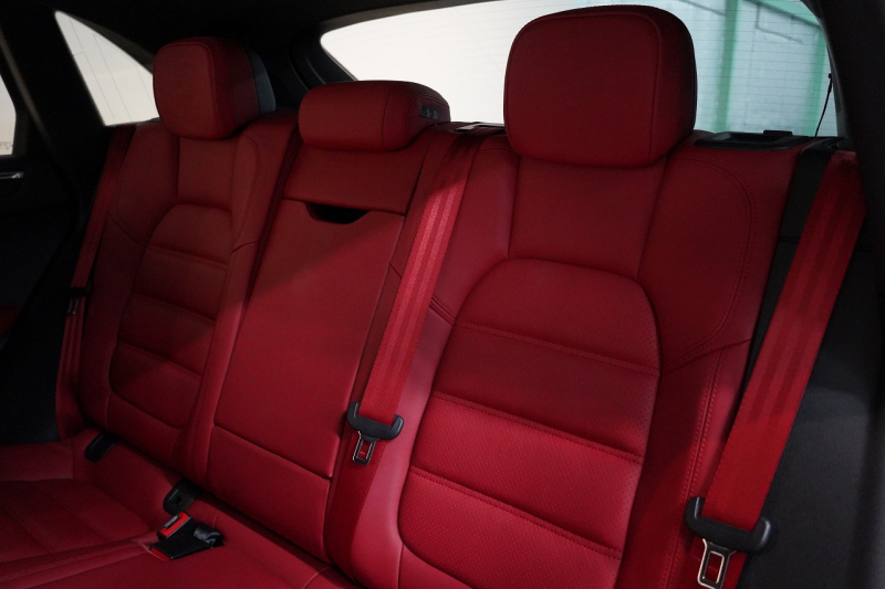 ポルシェ マカン Turbo PDK スポクロ 20インチRSスパイダー パノラマルーフ ACC レーンキープ 中古車 中古車