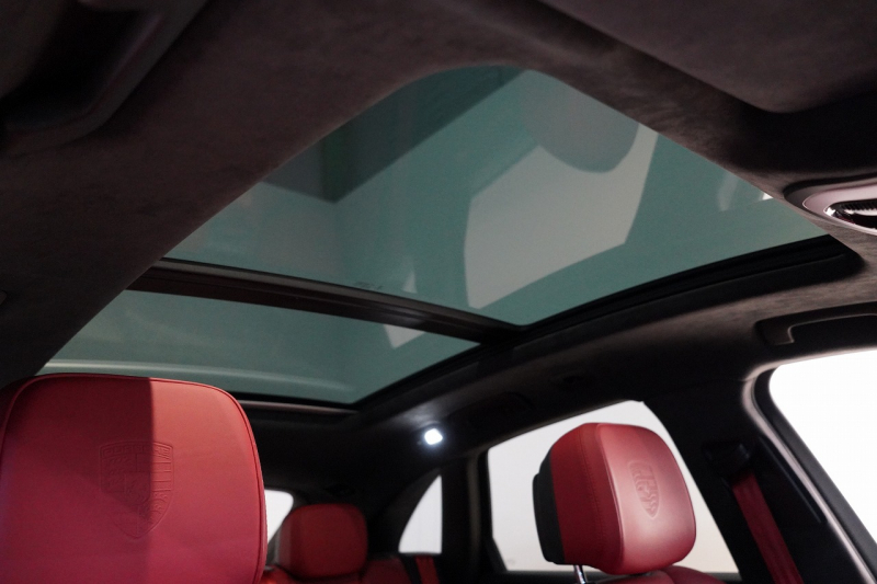 ポルシェ マカン Turbo PDK スポクロ 20インチRSスパイダー パノラマルーフ ACC レーンキープ 中古車 中古車