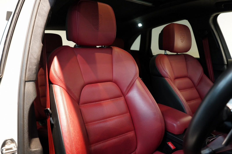 ポルシェ マカン Turbo PDK スポクロ 20インチRSスパイダー パノラマルーフ ACC レーンキープ 中古車 中古車