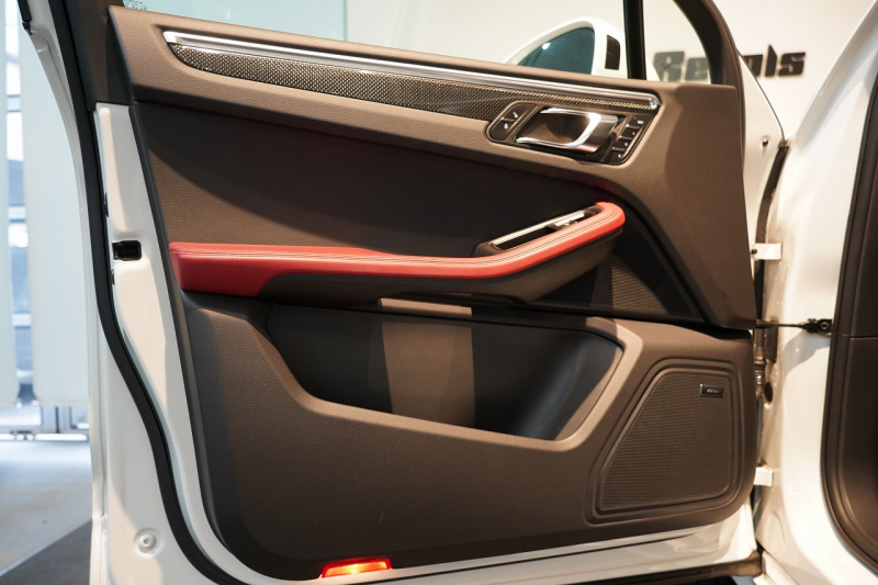 ポルシェ マカン Turbo PDK スポクロ 20インチRSスパイダー パノラマルーフ ACC レーンキープ 中古車 中古車