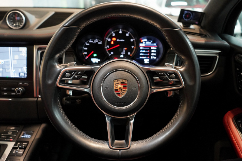 ポルシェ マカン Turbo PDK スポクロ 20インチRSスパイダー パノラマルーフ ACC レーンキープ 中古車 中古車