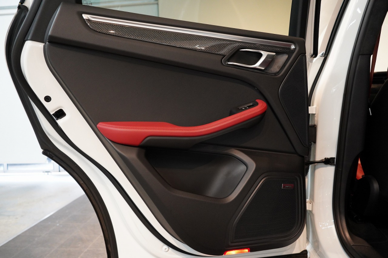 ポルシェ マカン Turbo PDK スポクロ 20インチRSスパイダー パノラマルーフ ACC レーンキープ 中古車 中古車