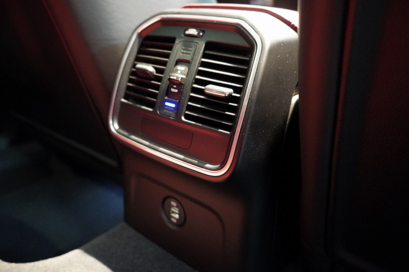 ポルシェ マカン Turbo PDK スポクロ 20インチRSスパイダー パノラマルーフ ACC レーンキープ 中古車 中古車