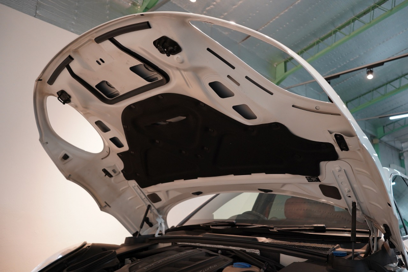 ポルシェ マカン Turbo PDK スポクロ 20インチRSスパイダー パノラマルーフ ACC レーンキープ 中古車 中古車