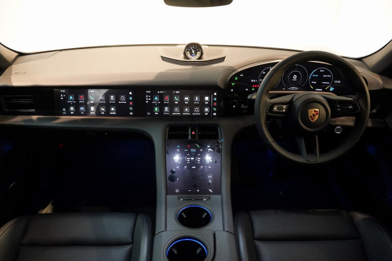 ポルシェ タイカン パフォーマンスバッテリープラス  4+1シート 1オーナー OP390 PSCB スポクロ PASM付エアサス 中古車 中古車