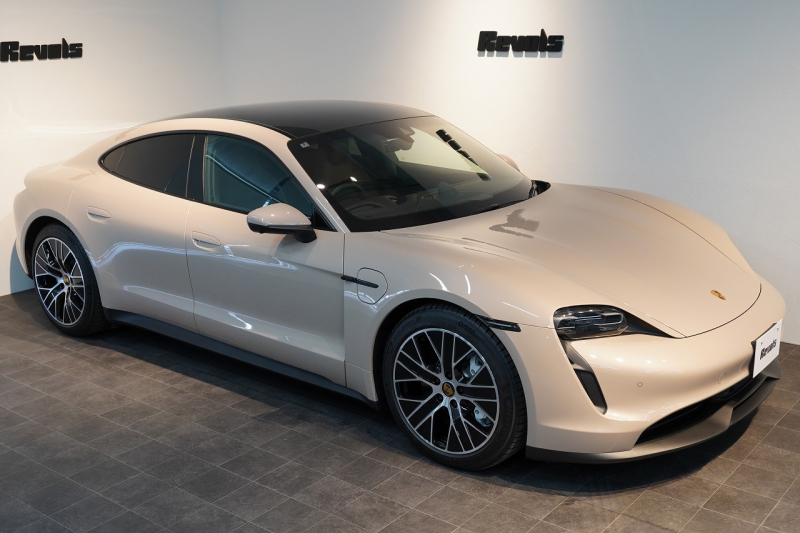 ポルシェ タイカン パフォーマンスバッテリープラス  4+1シート 1オーナー OP390 PSCB スポクロ PASM付エアサス 中古車 中古車