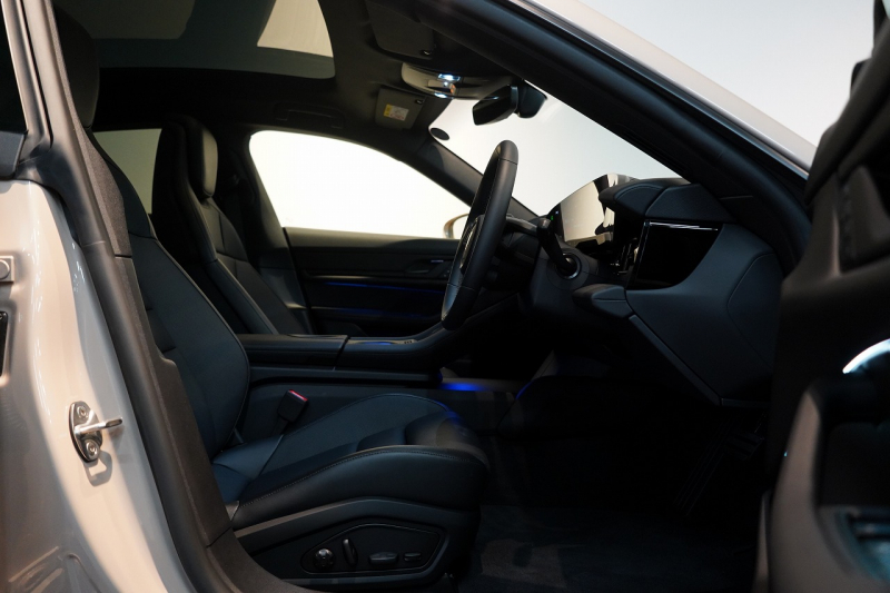 ポルシェ タイカン パフォーマンスバッテリープラス  4+1シート 1オーナー OP390 PSCB スポクロ PASM付エアサス 中古車 中古車