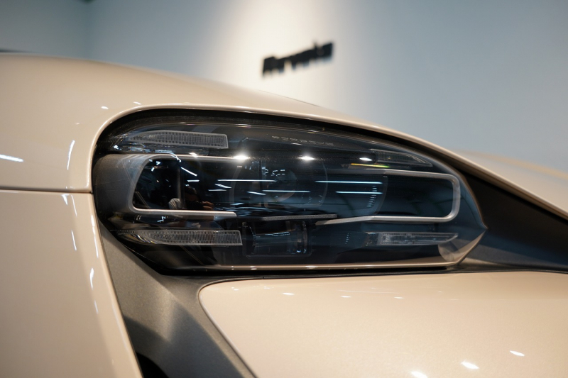 ポルシェ タイカン パフォーマンスバッテリープラス  4+1シート 1オーナー OP390 PSCB スポクロ PASM付エアサス 中古車 中古車