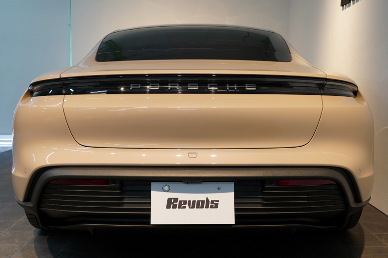 ポルシェ タイカン パフォーマンスバッテリープラス  4+1シート 1オーナー OP390 PSCB スポクロ PASM付エアサス 中古車 中古車