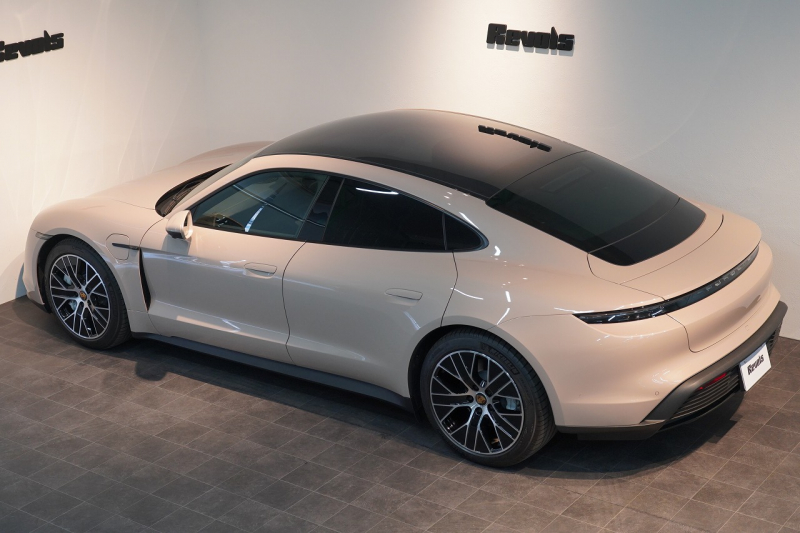 ポルシェ タイカン パフォーマンスバッテリープラス  4+1シート 1オーナー OP390 PSCB スポクロ PASM付エアサス 中古車 中古車