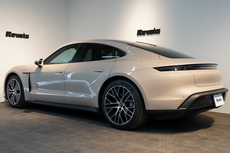 ポルシェ タイカン パフォーマンスバッテリープラス  4+1シート 1オーナー OP390 PSCB スポクロ PASM付エアサス 中古車 中古車