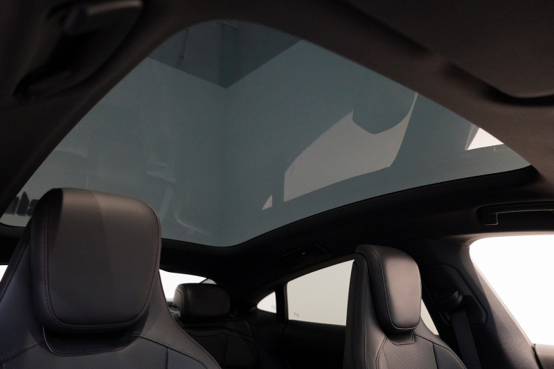 ポルシェ タイカン パフォーマンスバッテリープラス  4+1シート 1オーナー OP390 PSCB スポクロ PASM付エアサス 中古車 中古車