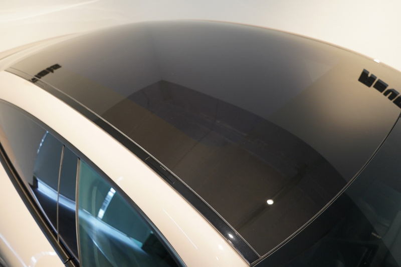 ポルシェ タイカン パフォーマンスバッテリープラス  4+1シート 1オーナー OP390 PSCB スポクロ PASM付エアサス 中古車 中古車