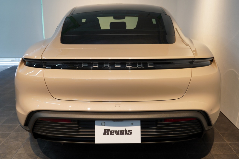 ポルシェ タイカン パフォーマンスバッテリープラス  4+1シート 1オーナー OP390 PSCB スポクロ PASM付エアサス 中古車 中古車