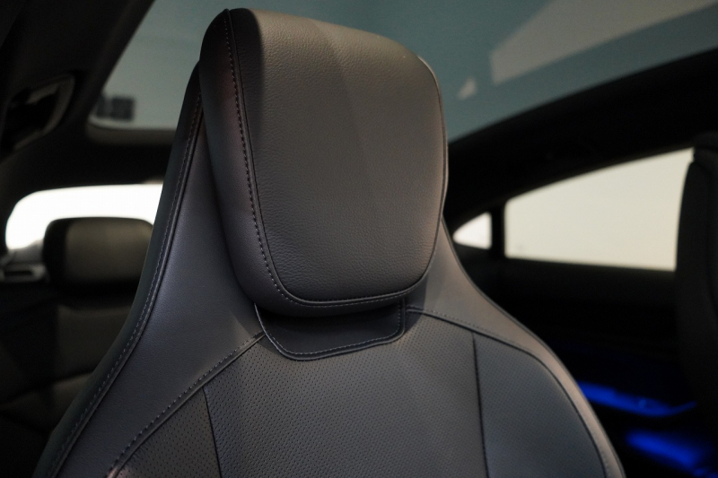 ポルシェ タイカン パフォーマンスバッテリープラス  4+1シート 1オーナー OP390 PSCB スポクロ PASM付エアサス 中古車 中古車