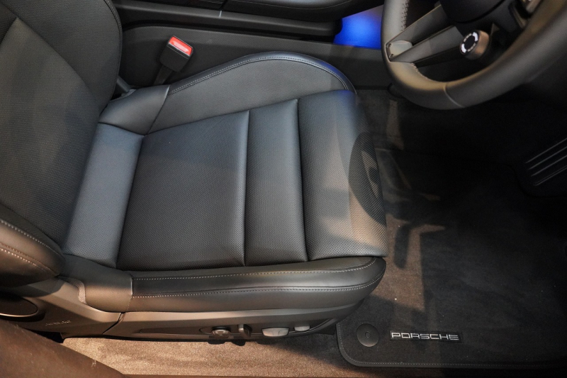 ポルシェ タイカン パフォーマンスバッテリープラス  4+1シート 1オーナー OP390 PSCB スポクロ PASM付エアサス 中古車 中古車