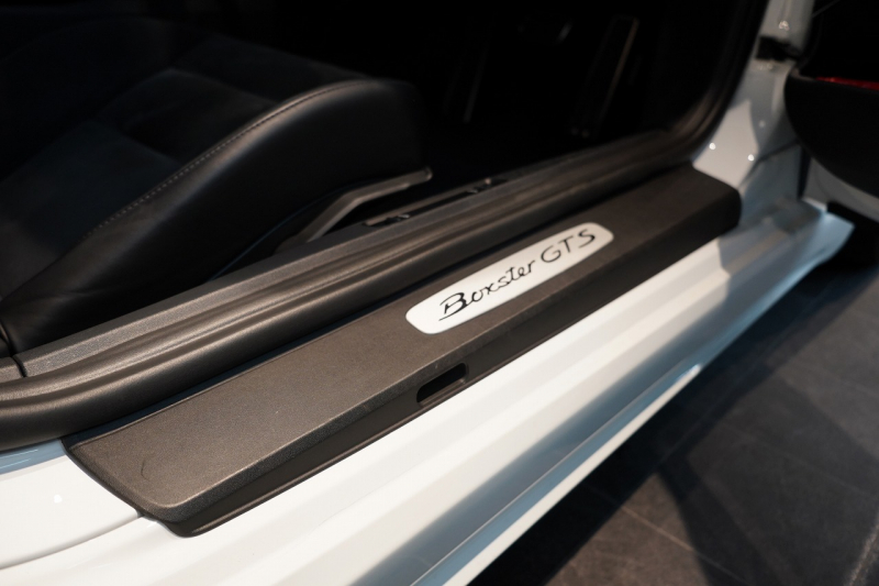 ポルシェ 718 ボクスター GTS 2.5 PDK PDLS+LEDヘッドライト  2ゾーンオートエアコン パークアシスト付バックカメラ 中古車 中古車
