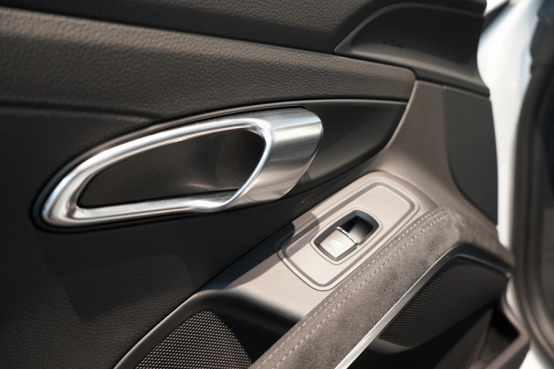 ポルシェ 718 ボクスター GTS 2.5 PDK PDLS+LEDヘッドライト  2ゾーンオートエアコン パークアシスト付バックカメラ 中古車 中古車