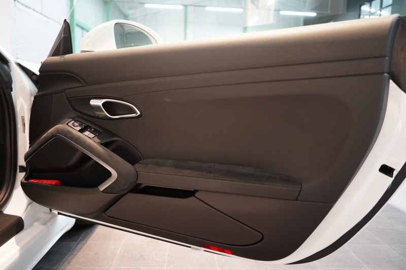 ポルシェ 718 ボクスター GTS 2.5 PDK PDLS+LEDヘッドライト  2ゾーンオートエアコン パークアシスト付バックカメラ 中古車 中古車