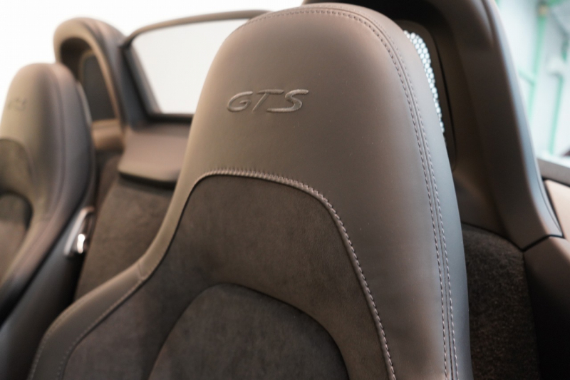 ポルシェ 718 ボクスター GTS 2.5 PDK PDLS+LEDヘッドライト  2ゾーンオートエアコン パークアシスト付バックカメラ 中古車 中古車