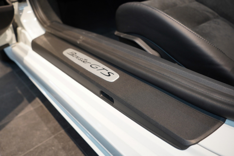 ポルシェ 718 ボクスター GTS 2.5 PDK PDLS+LEDヘッドライト  2ゾーンオートエアコン パークアシスト付バックカメラ 中古車 中古車