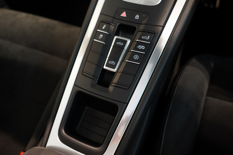 ポルシェ 718 ボクスター GTS 2.5 PDK PDLS+LEDヘッドライト  2ゾーンオートエアコン パークアシスト付バックカメラ 中古車 中古車