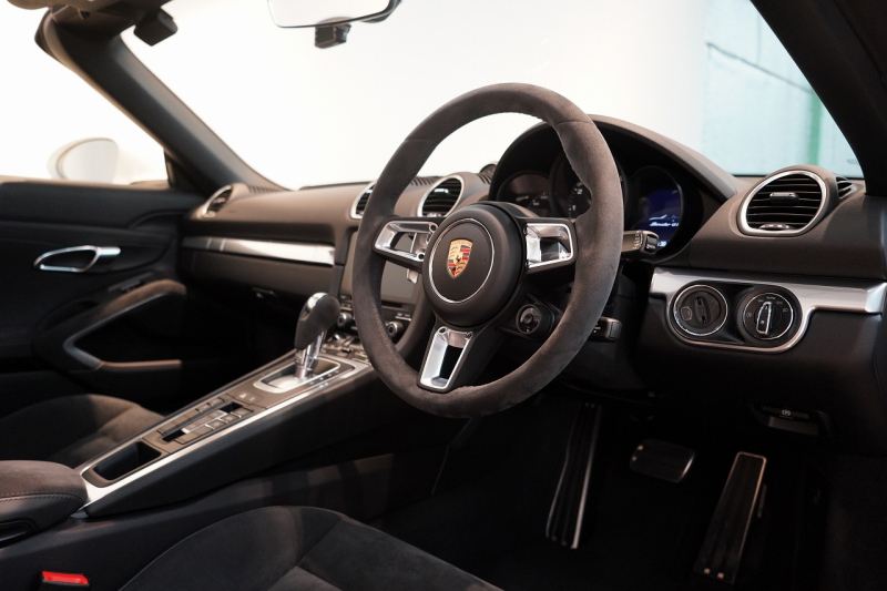 ポルシェ 718 ボクスター GTS 2.5 PDK PDLS+LEDヘッドライト  2ゾーンオートエアコン パークアシスト付バックカメラ 中古車 中古車