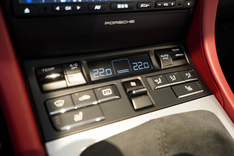 ポルシェ ボクスター(Type981) Spyder スパイダークラシックインテリア カーボンスポーツフルバケットシート 中古車 中古車