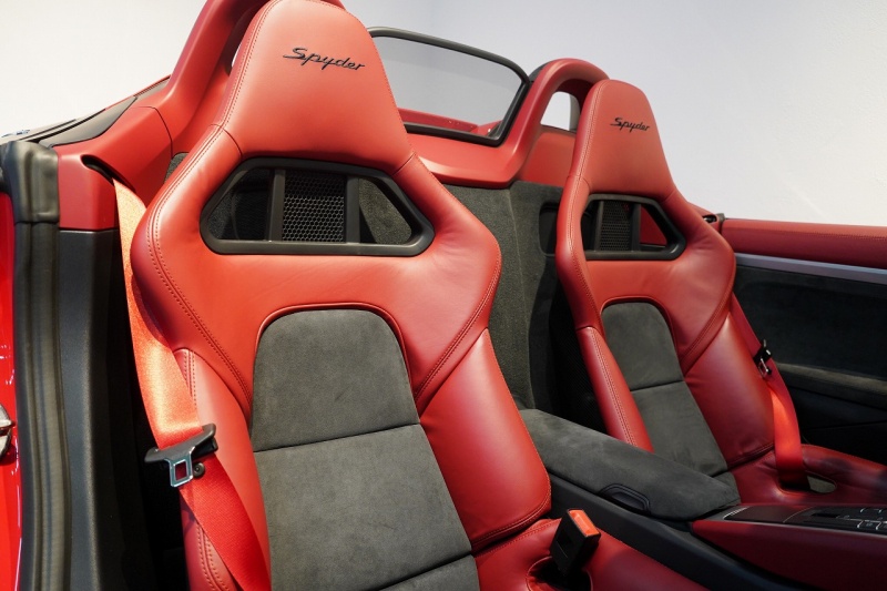 ポルシェ ボクスター(Type981) Spyder スパイダークラシックインテリア カーボンスポーツフルバケットシート 中古車 中古車