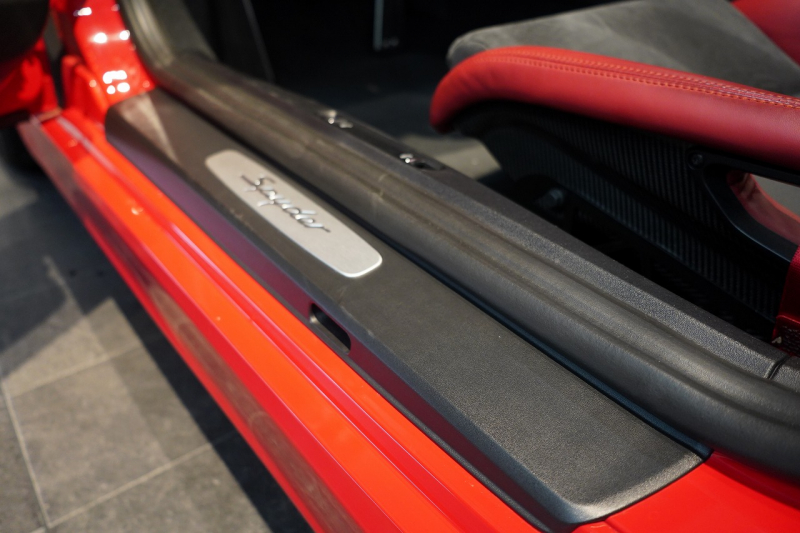 ポルシェ ボクスター(Type981) Spyder スパイダークラシックインテリア カーボンスポーツフルバケットシート 中古車 中古車