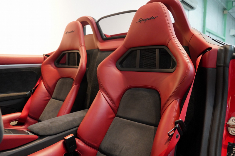 ポルシェ ボクスター(Type981) Spyder スパイダークラシックインテリア カーボンスポーツフルバケットシート 中古車 中古車