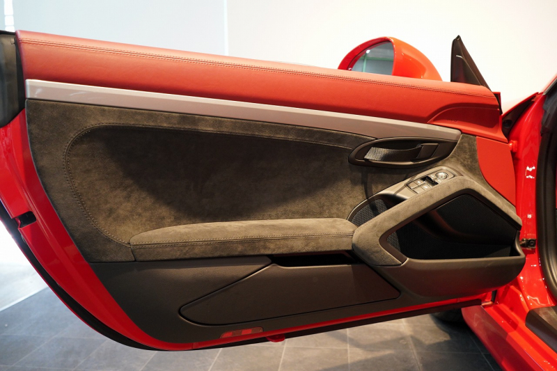 ポルシェ ボクスター(Type981) Spyder スパイダークラシックインテリア カーボンスポーツフルバケットシート 中古車 中古車