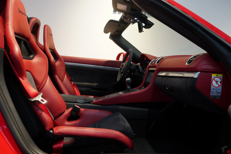 ポルシェ ボクスター(Type981) Spyder スパイダークラシックインテリア カーボンスポーツフルバケットシート 中古車 中古車