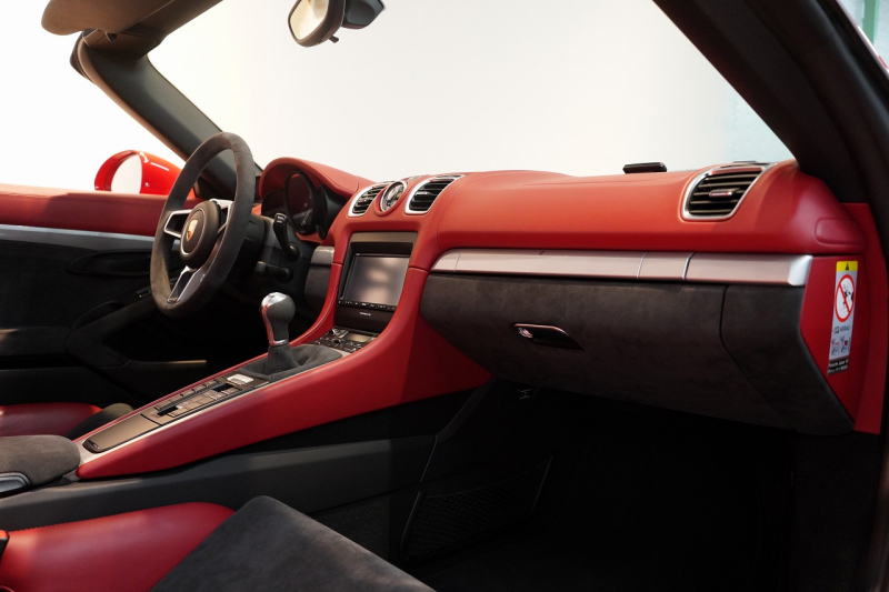 ポルシェ ボクスター(Type981) Spyder スパイダークラシックインテリア カーボンスポーツフルバケットシート 中古車 中古車