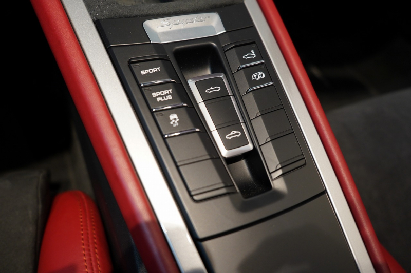 ポルシェ ボクスター(Type981) Spyder スパイダークラシックインテリア カーボンスポーツフルバケットシート 中古車 中古車