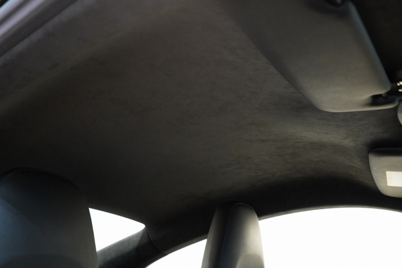 ポルシェ 911(Type991.2) Carrera 7MT スポーツクロノ スポーツテールパイプ パークアシスト付バックカメラ  ジェットブラック 中古車 中古車