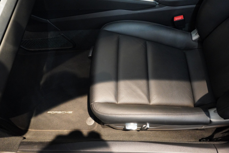 ポルシェ 911(Type991.2) Carrera 7MT スポーツクロノ スポーツテールパイプ パークアシスト付バックカメラ  ジェットブラック 中古車 中古車