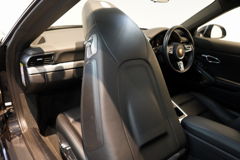 ポルシェ 911(Type991.2) Carrera 7MT スポーツクロノ スポーツテールパイプ パークアシスト付バックカメラ  ジェットブラック 中古車 中古車