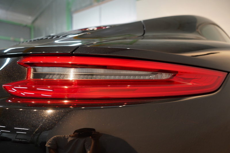 ポルシェ 911(Type991.2) Carrera 7MT スポーツクロノ スポーツテールパイプ パークアシスト付バックカメラ  ジェットブラック 中古車 中古車