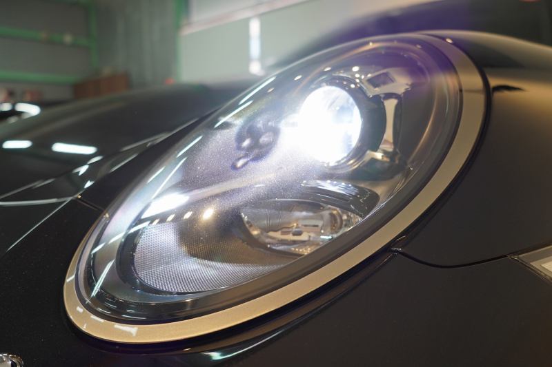 ポルシェ 911(Type991.2) Carrera 7MT スポーツクロノ スポーツテールパイプ パークアシスト付バックカメラ  ジェットブラック 中古車 中古車