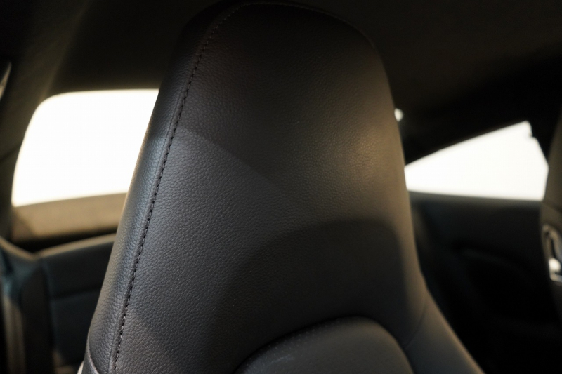 ポルシェ 911(Type991.2) Carrera 7MT スポーツクロノ スポーツテールパイプ パークアシスト付バックカメラ  ジェットブラック 中古車 中古車