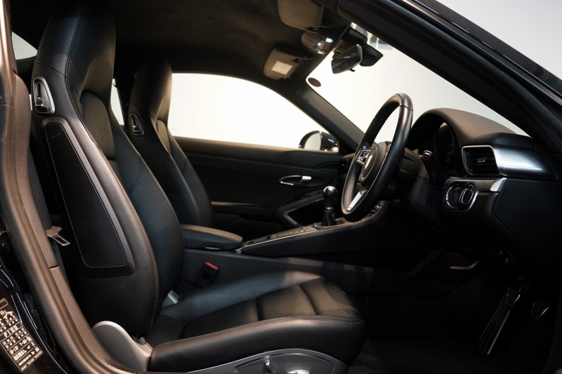 ポルシェ 911(Type991.2) Carrera 7MT スポーツクロノ スポーツテールパイプ パークアシスト付バックカメラ  ジェットブラック 中古車 中古車